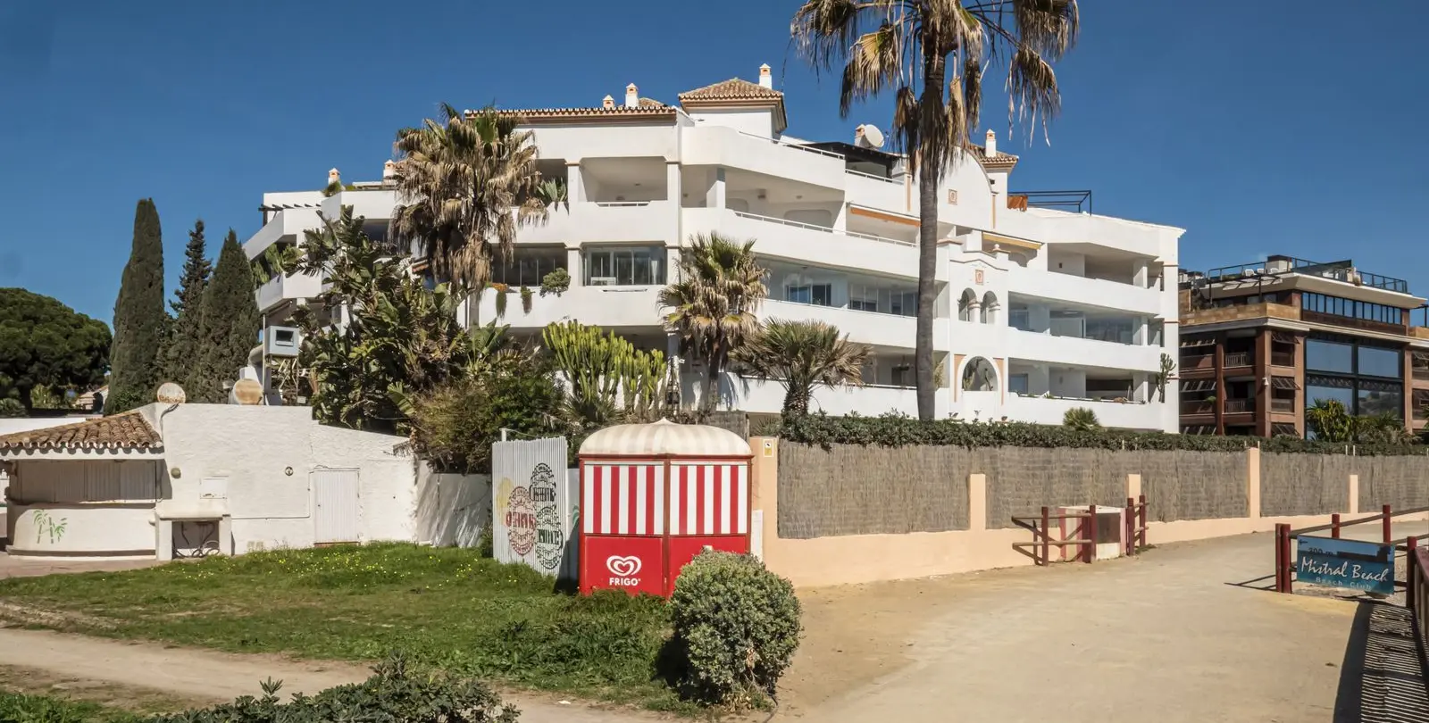 Sale of ground floor apartment in Puerto Banús 12