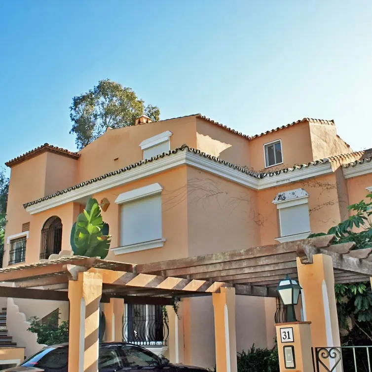 Sale of penthouse duplex in New Golden Mile