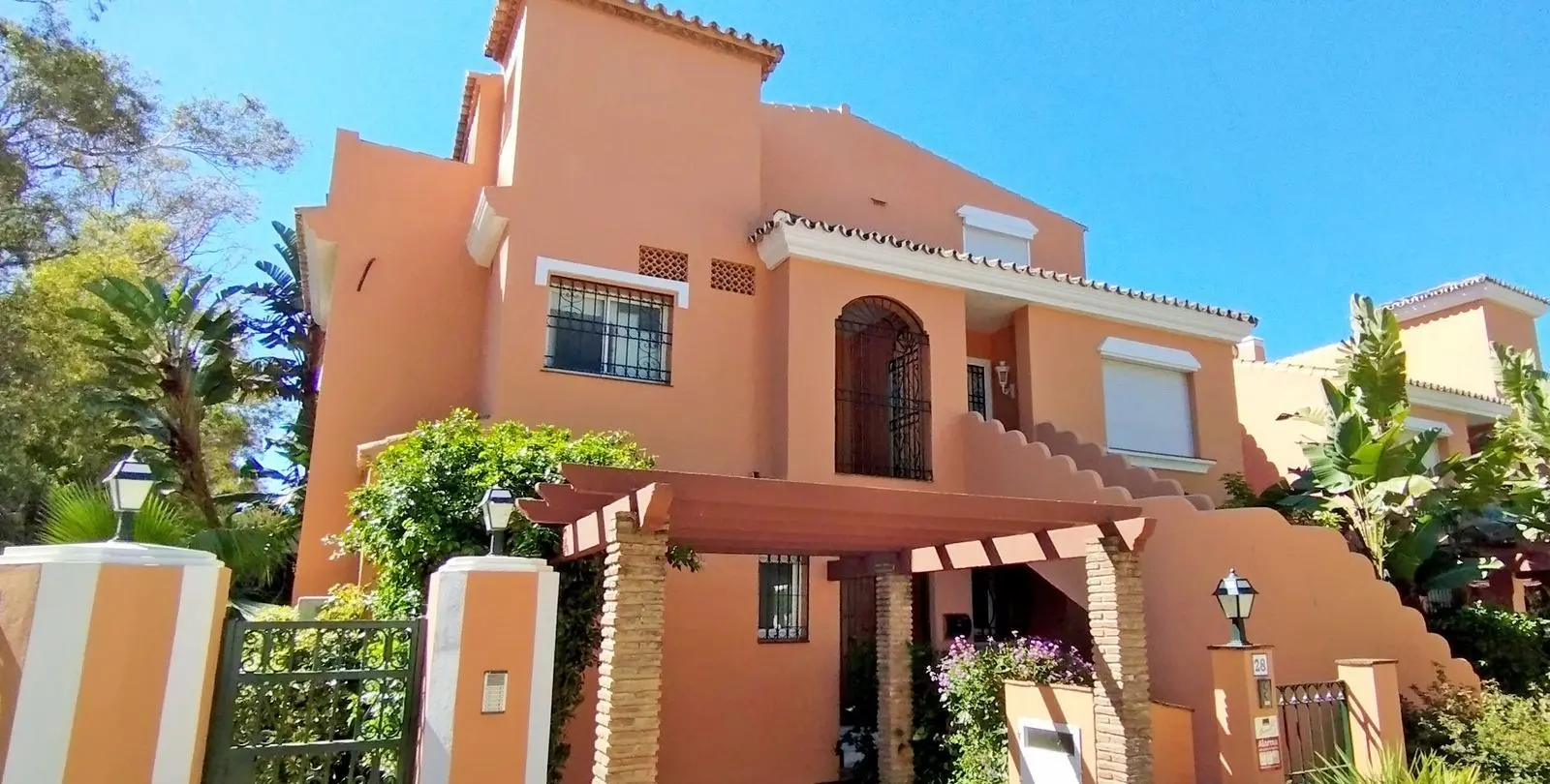 Sale of penthouse duplex in New Golden Mile 2