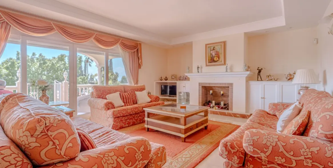 Venta de villa independiente en El Paraiso 3