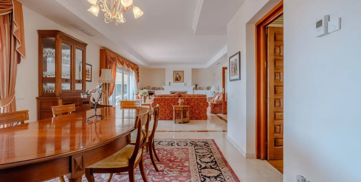 Venta de villa independiente en El Paraiso 7