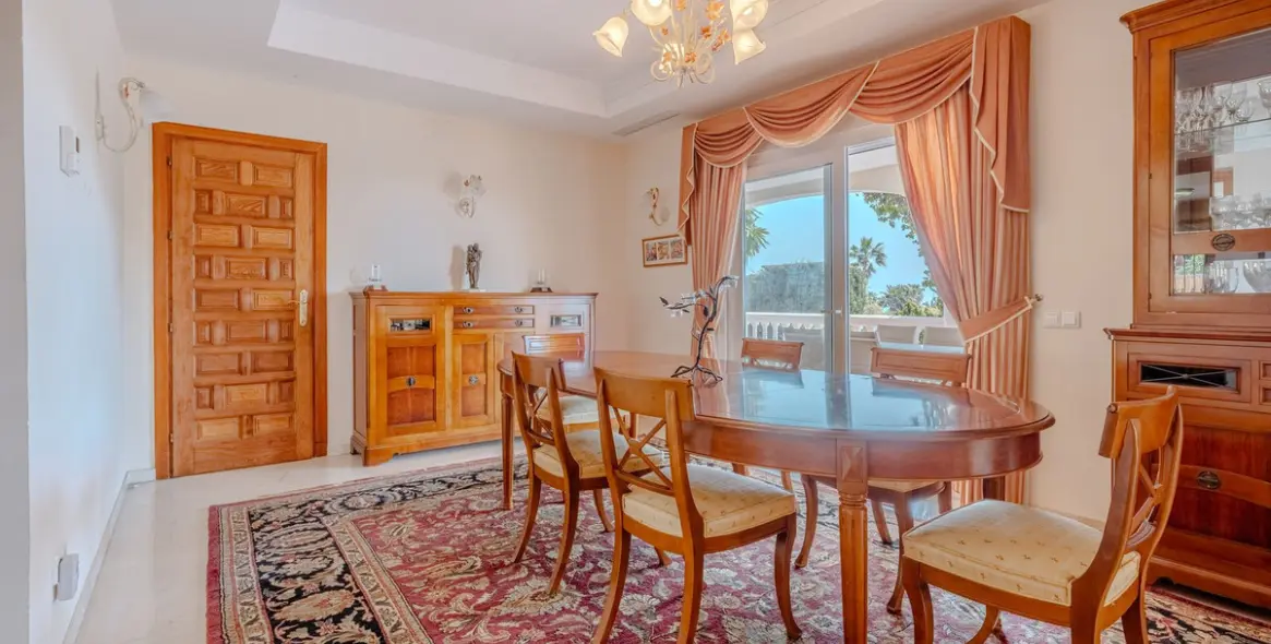 Venta de villa independiente en El Paraiso 8