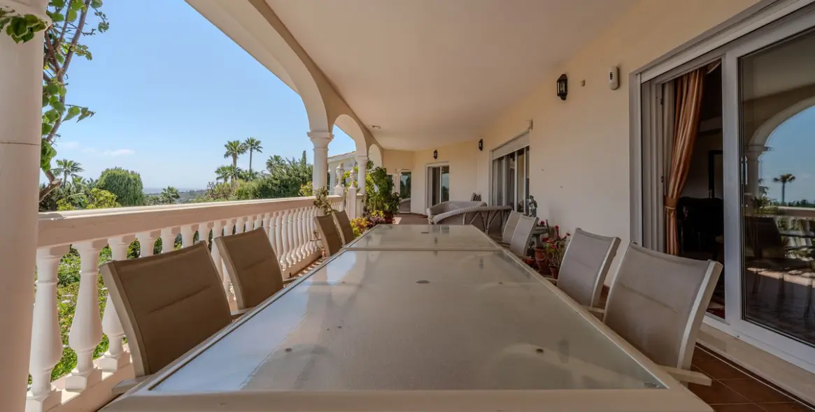 Venta de villa independiente en El Paraiso 12