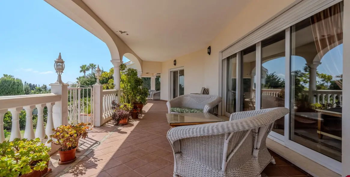 Venta de villa independiente en El Paraiso 14