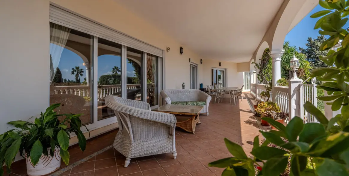 Venta de villa independiente en El Paraiso 15