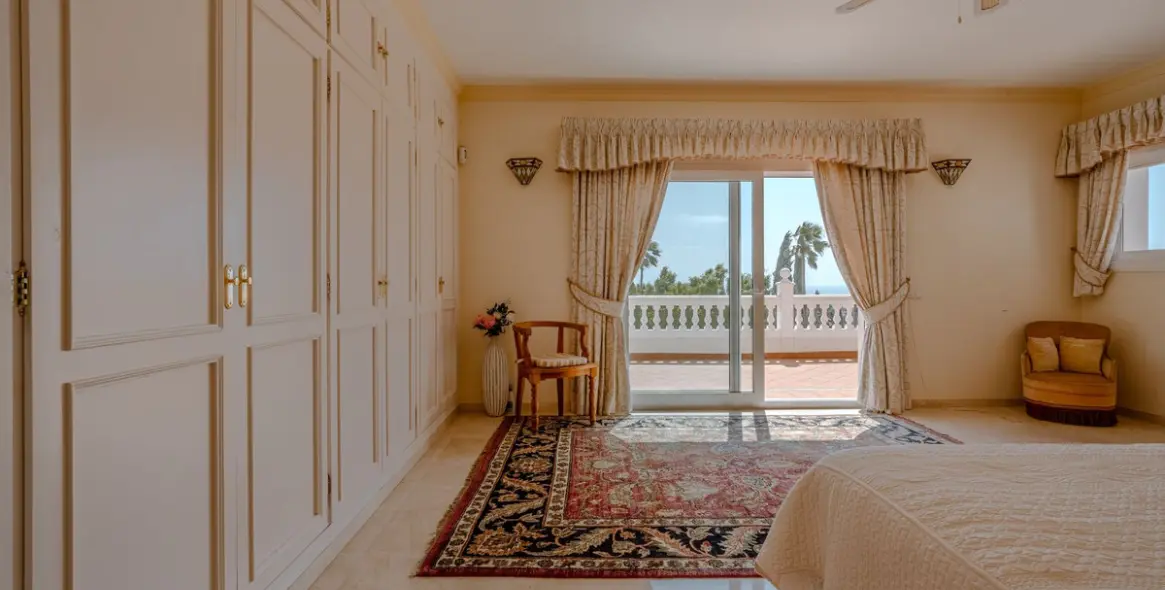 Venta de villa independiente en El Paraiso 22