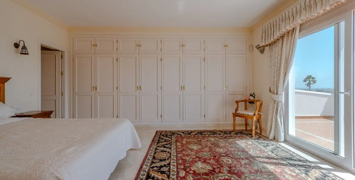 Venta de villa independiente en El Paraiso 23