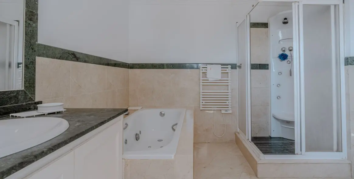 Venta de villa independiente en El Paraiso 26