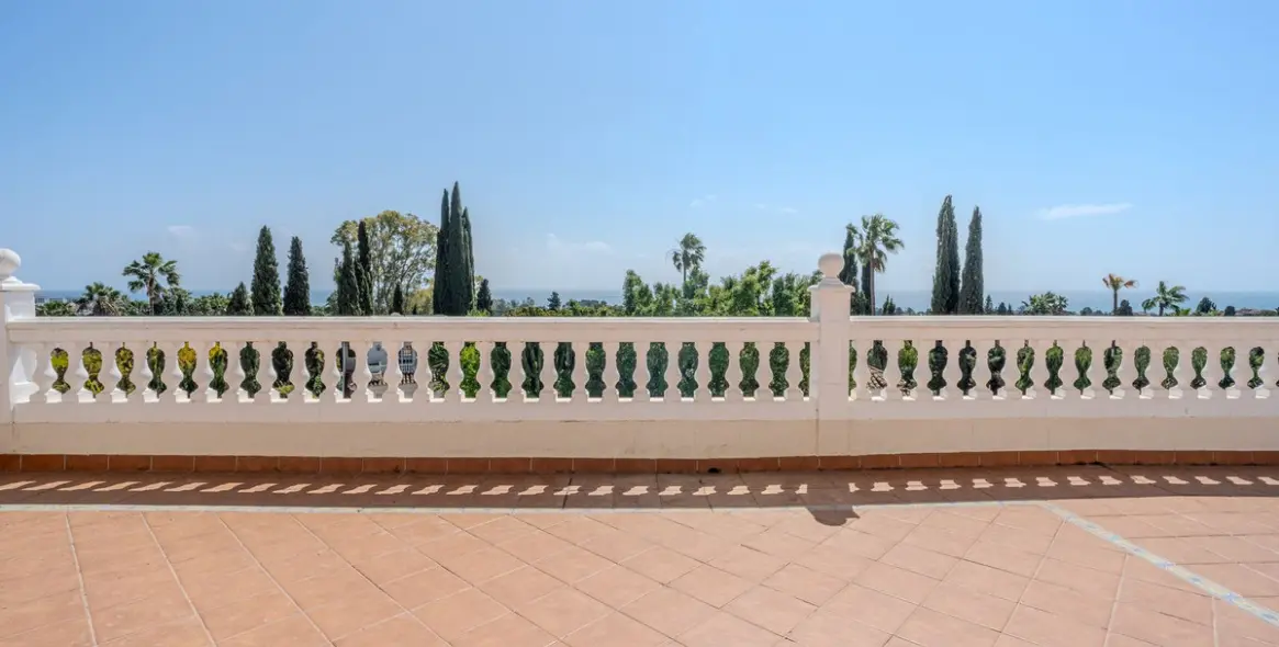 Venta de villa independiente en El Paraiso 28