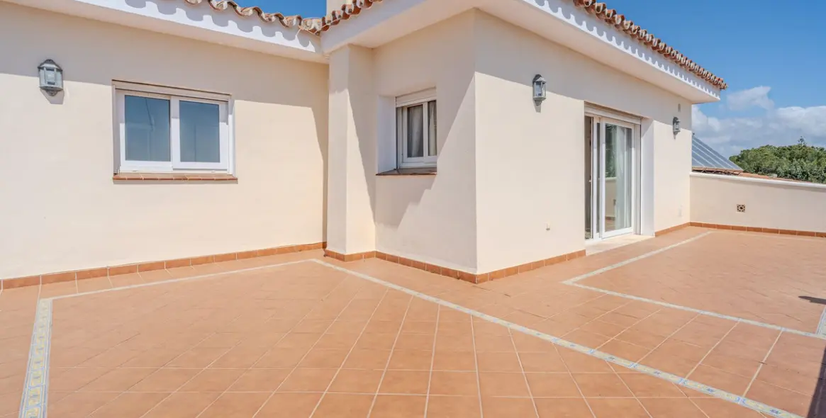 Venta de villa independiente en El Paraiso 31