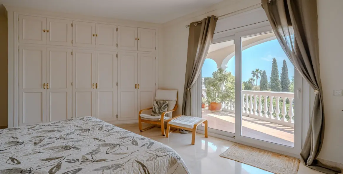 Venta de villa independiente en El Paraiso 46