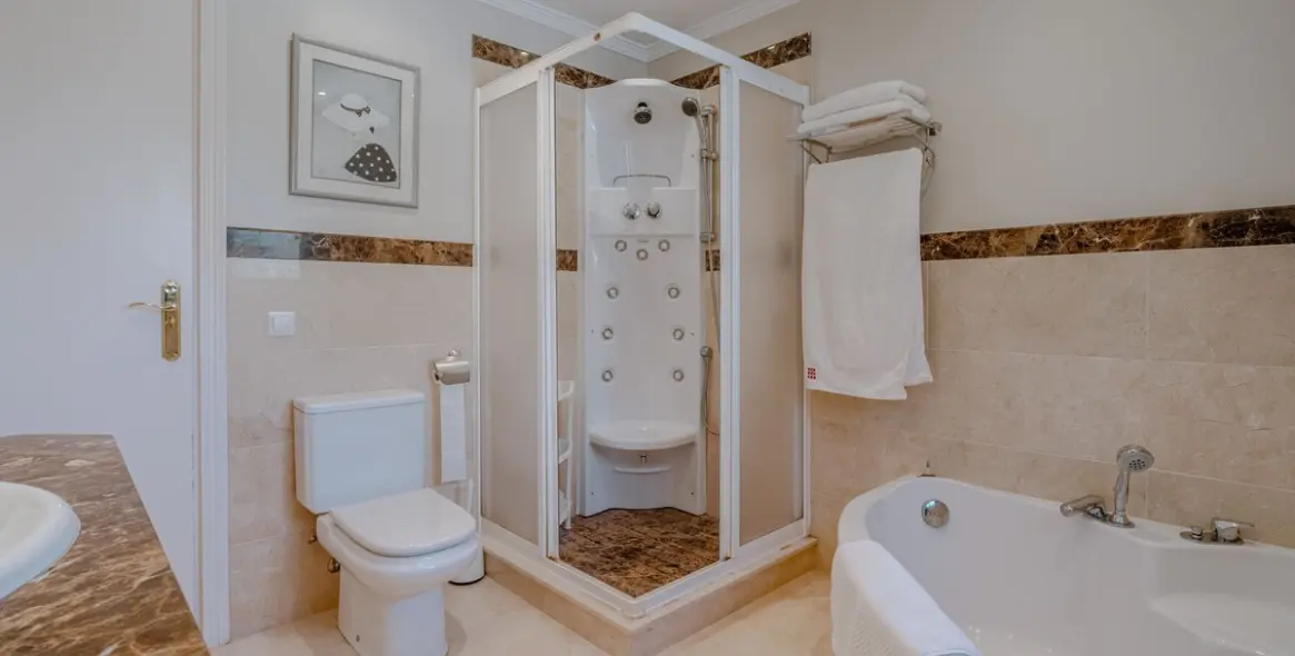 Venta de villa independiente en El Paraiso 49