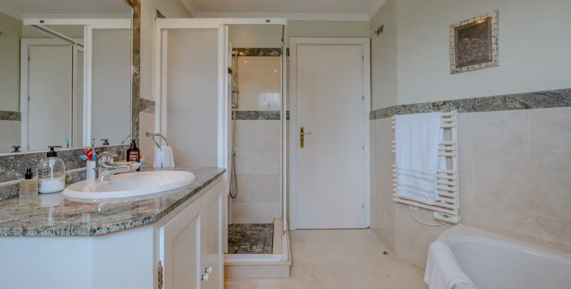 Venta de villa independiente en El Paraiso 60