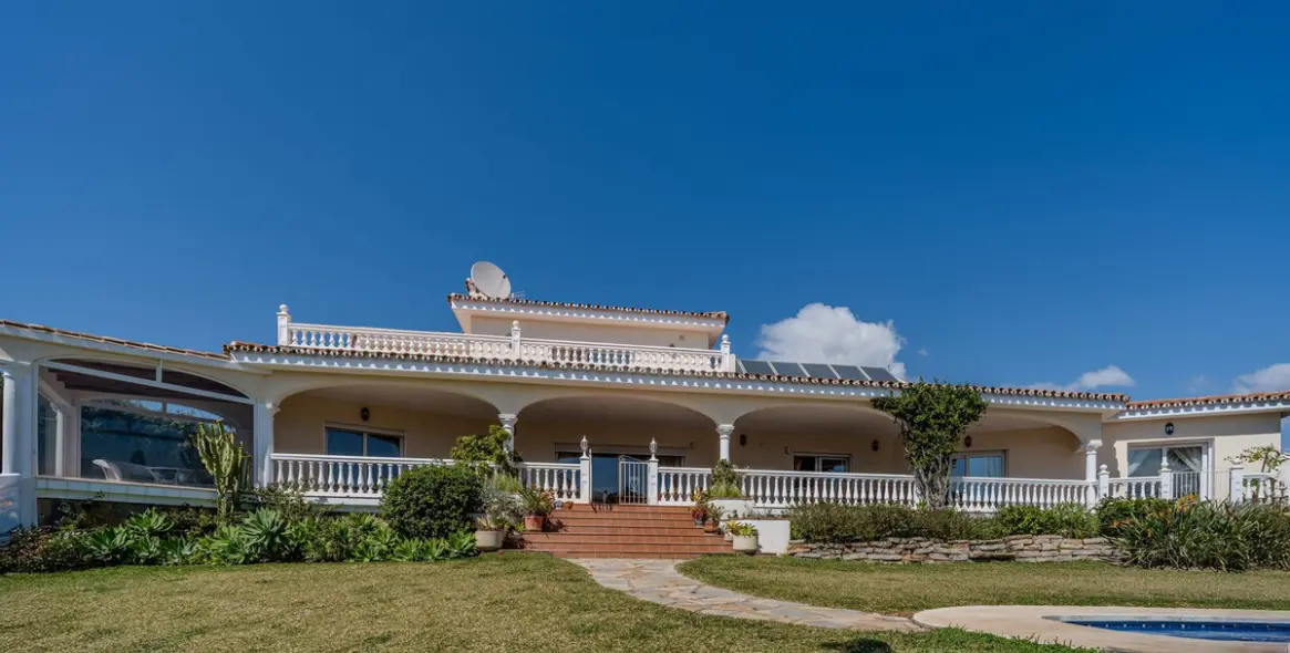 Venta de villa independiente en El Paraiso 74