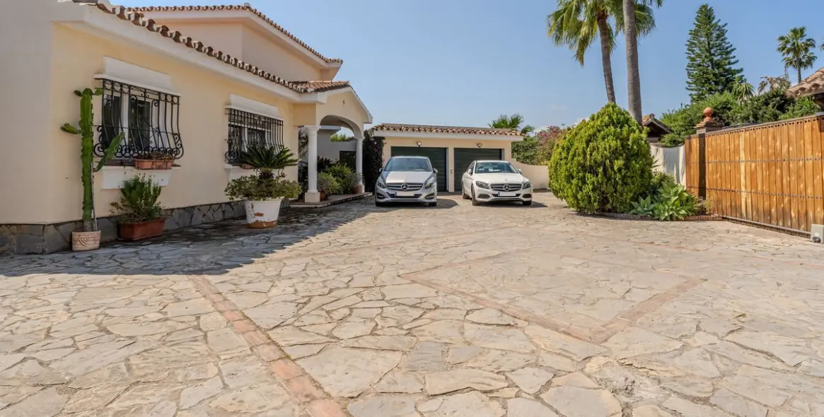 Venta de villa independiente en El Paraiso 83