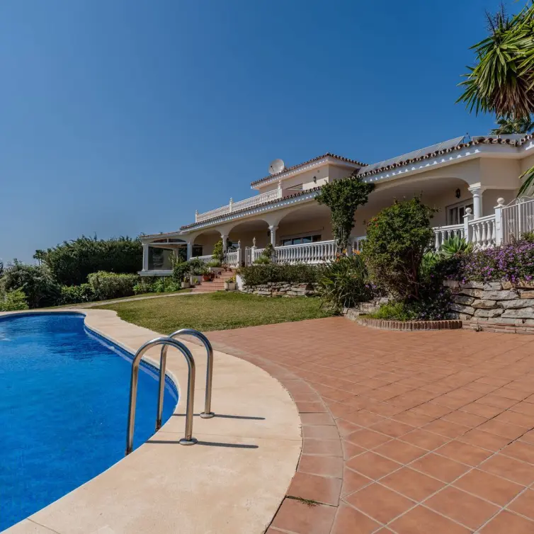 Venta de villa independiente en El Paraiso