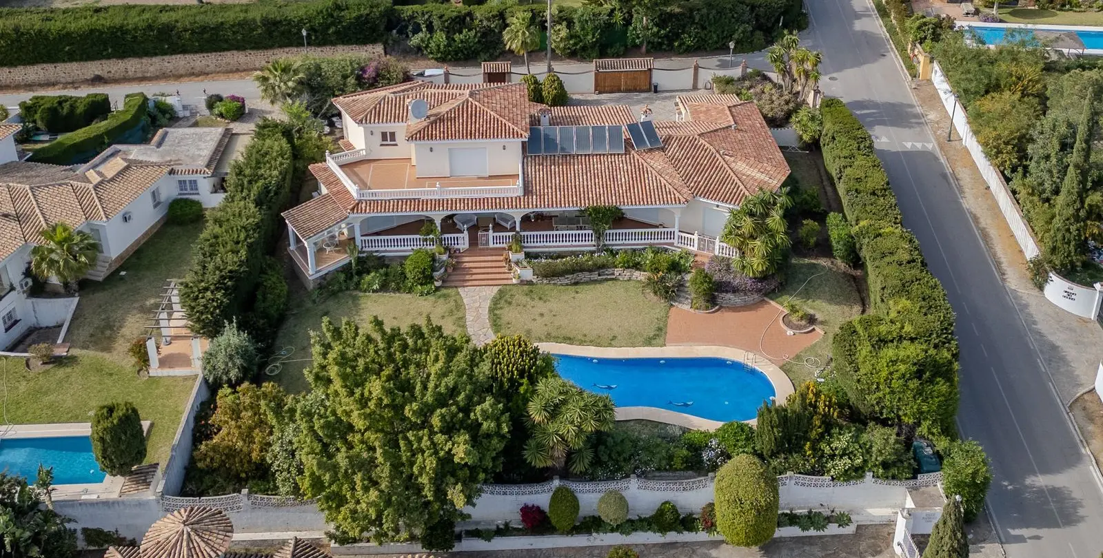 Venta de villa independiente en El Paraiso 3