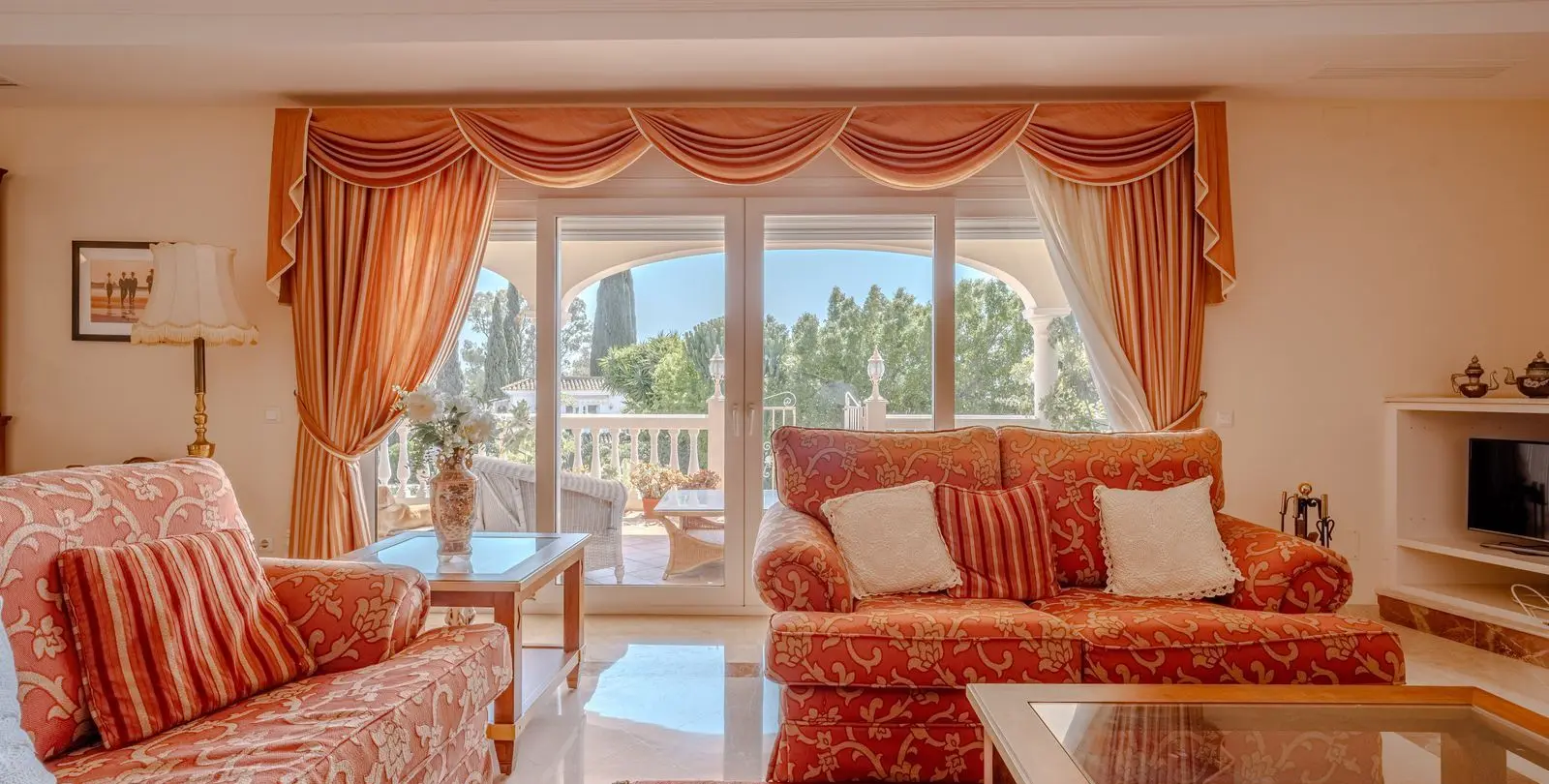 Venta de villa independiente en El Paraiso 6