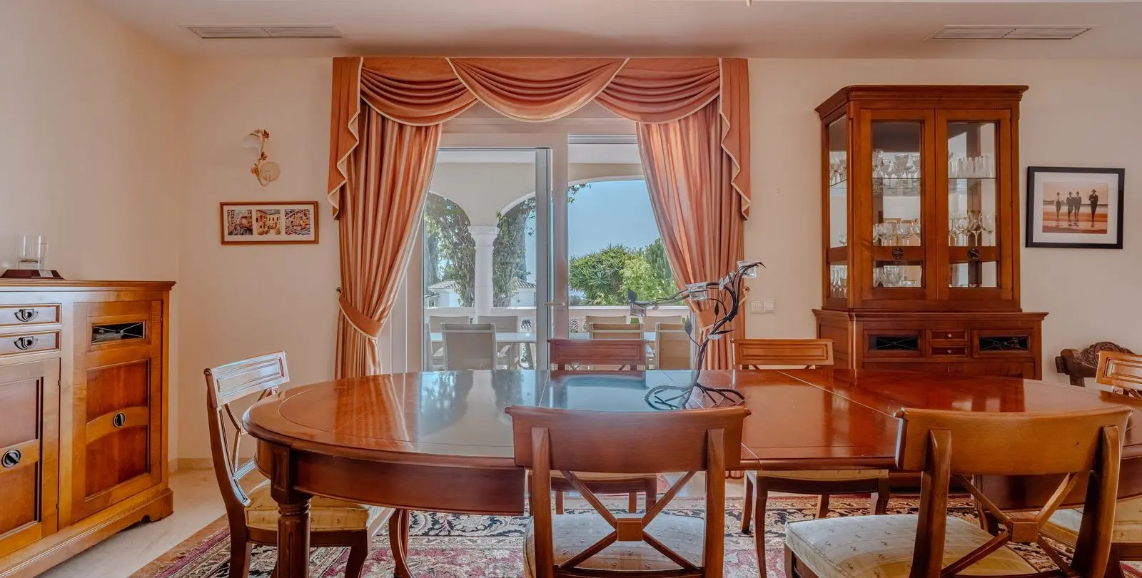 Venta de villa independiente en El Paraiso 8