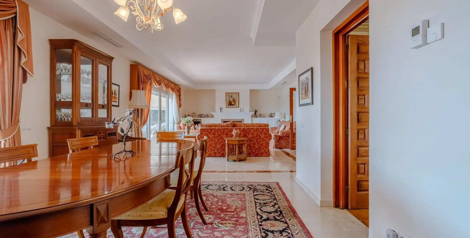 Venta de villa independiente en El Paraiso 9