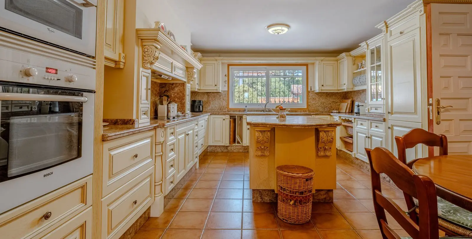 Venta de villa independiente en El Paraiso 11