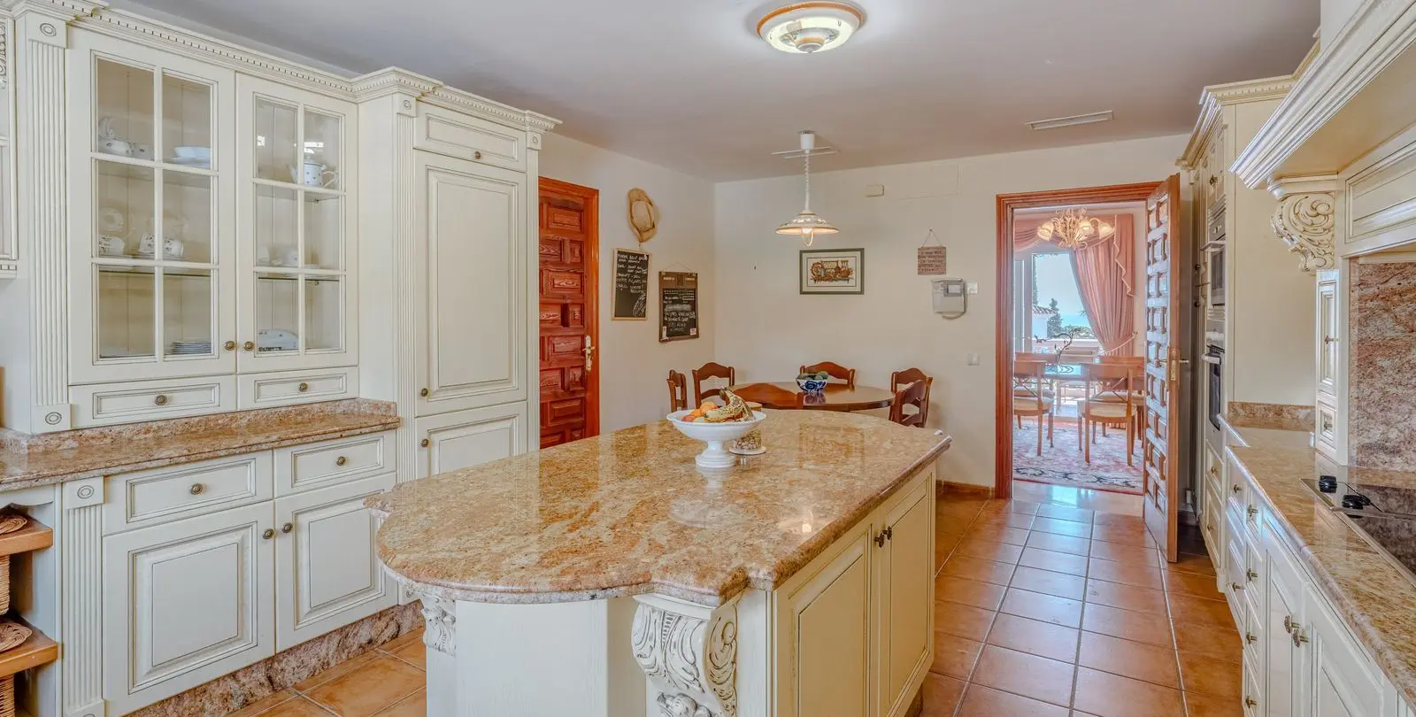 Venta de villa independiente en El Paraiso 12