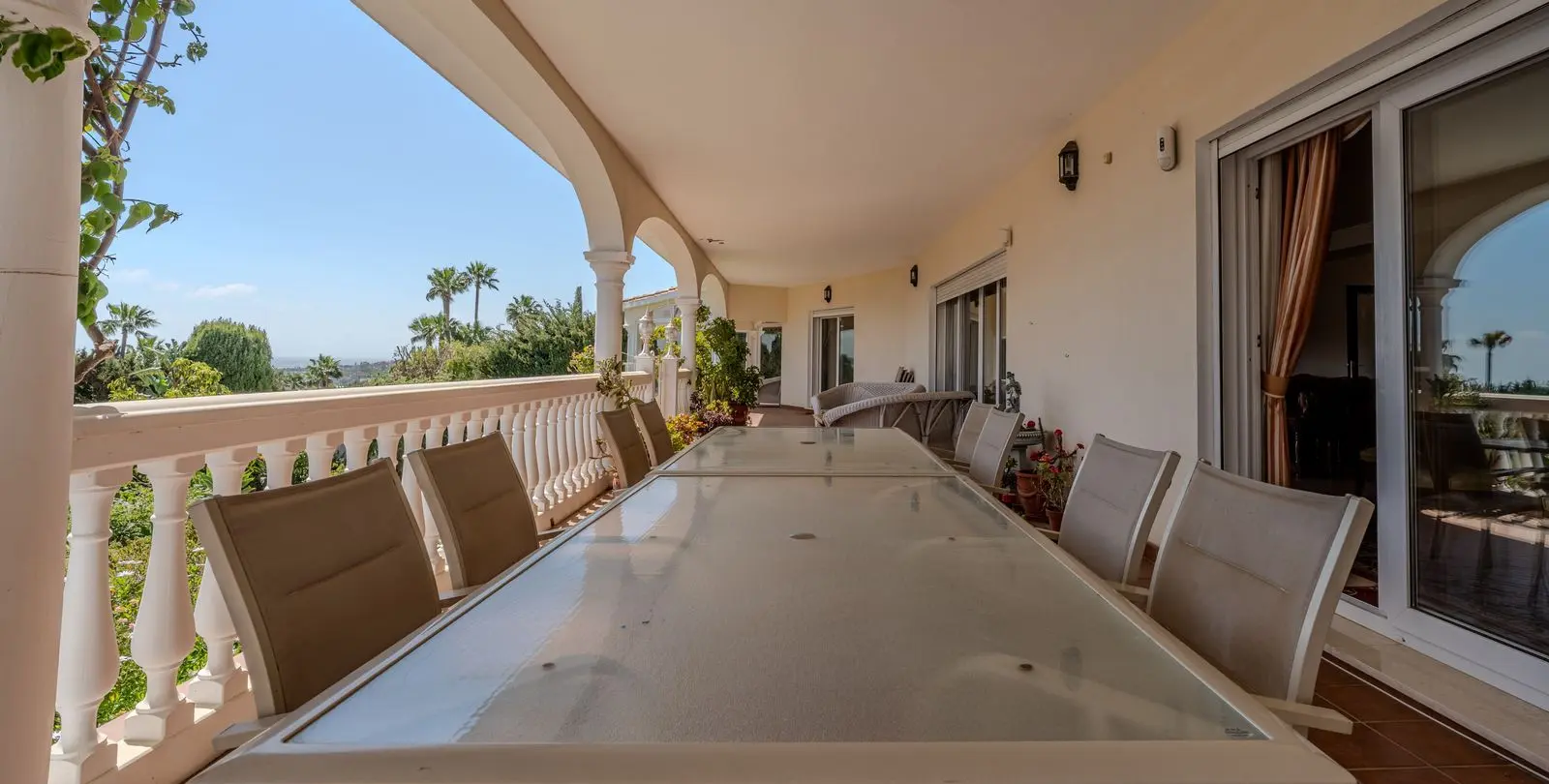 Venta de villa independiente en El Paraiso 14