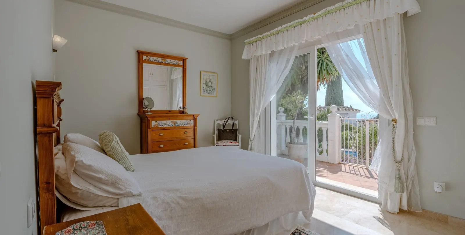 Venta de villa independiente en El Paraiso 44