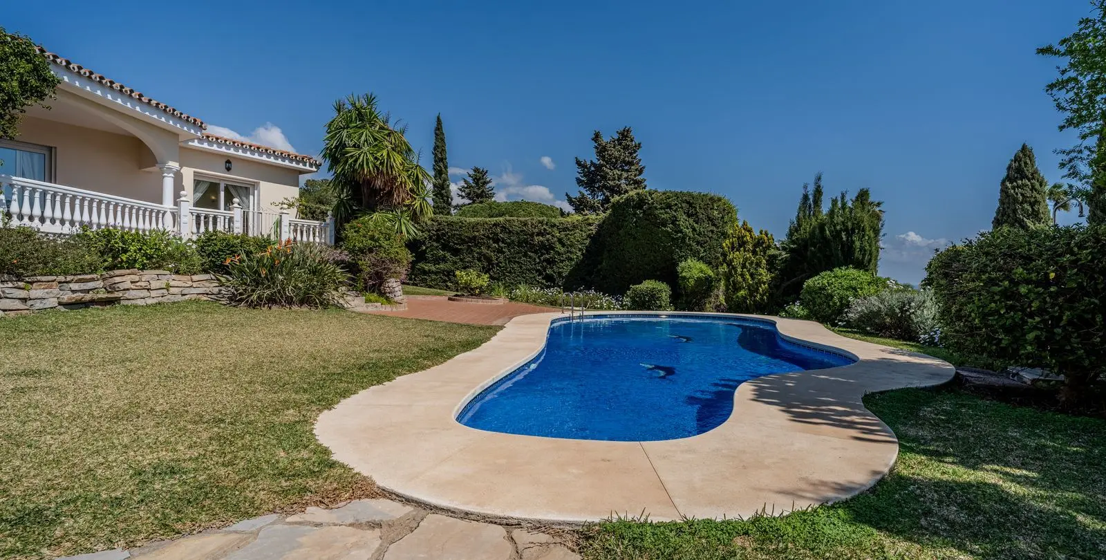 Venta de villa independiente en El Paraiso 54