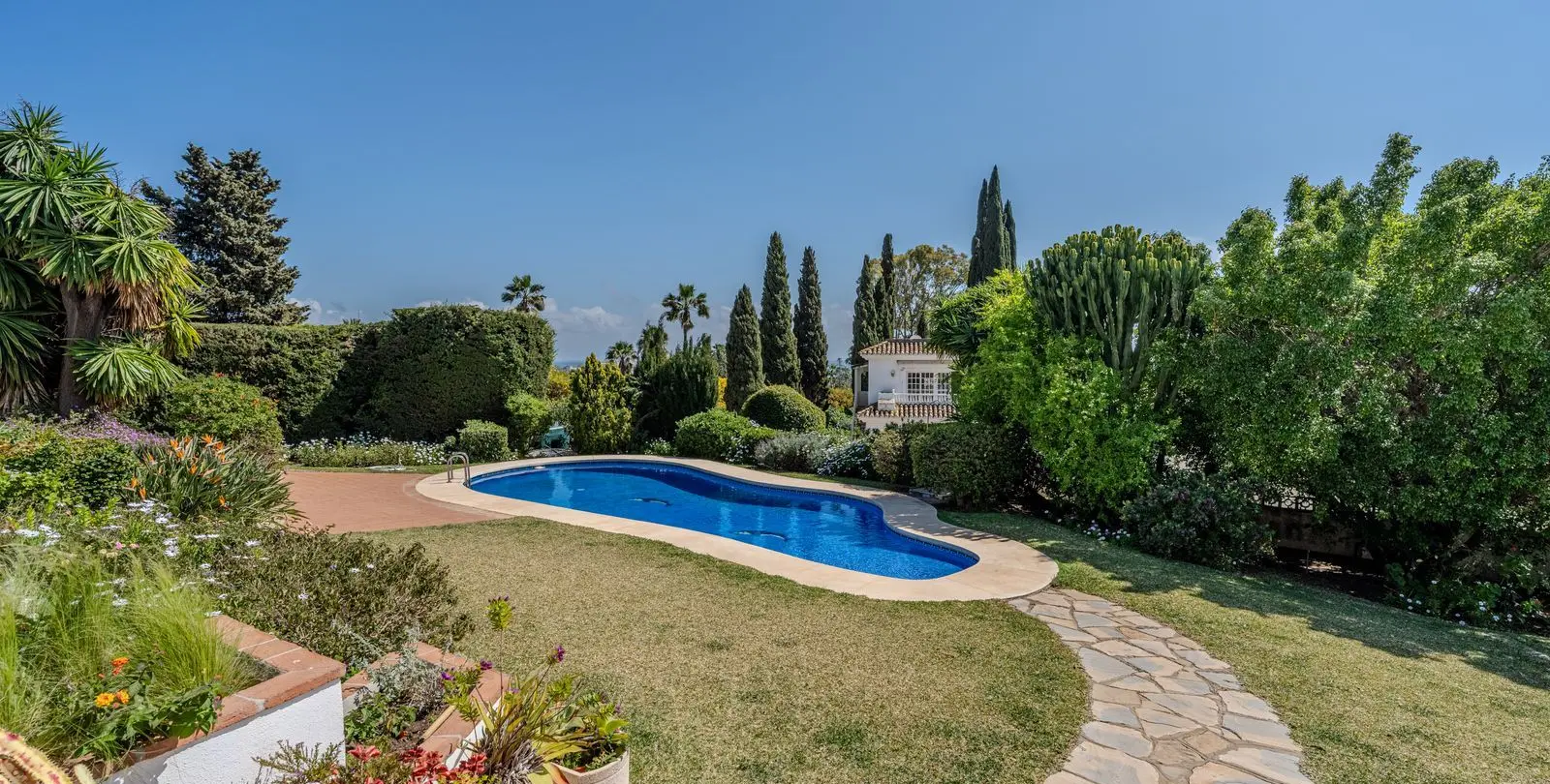 Venta de villa independiente en El Paraiso 55