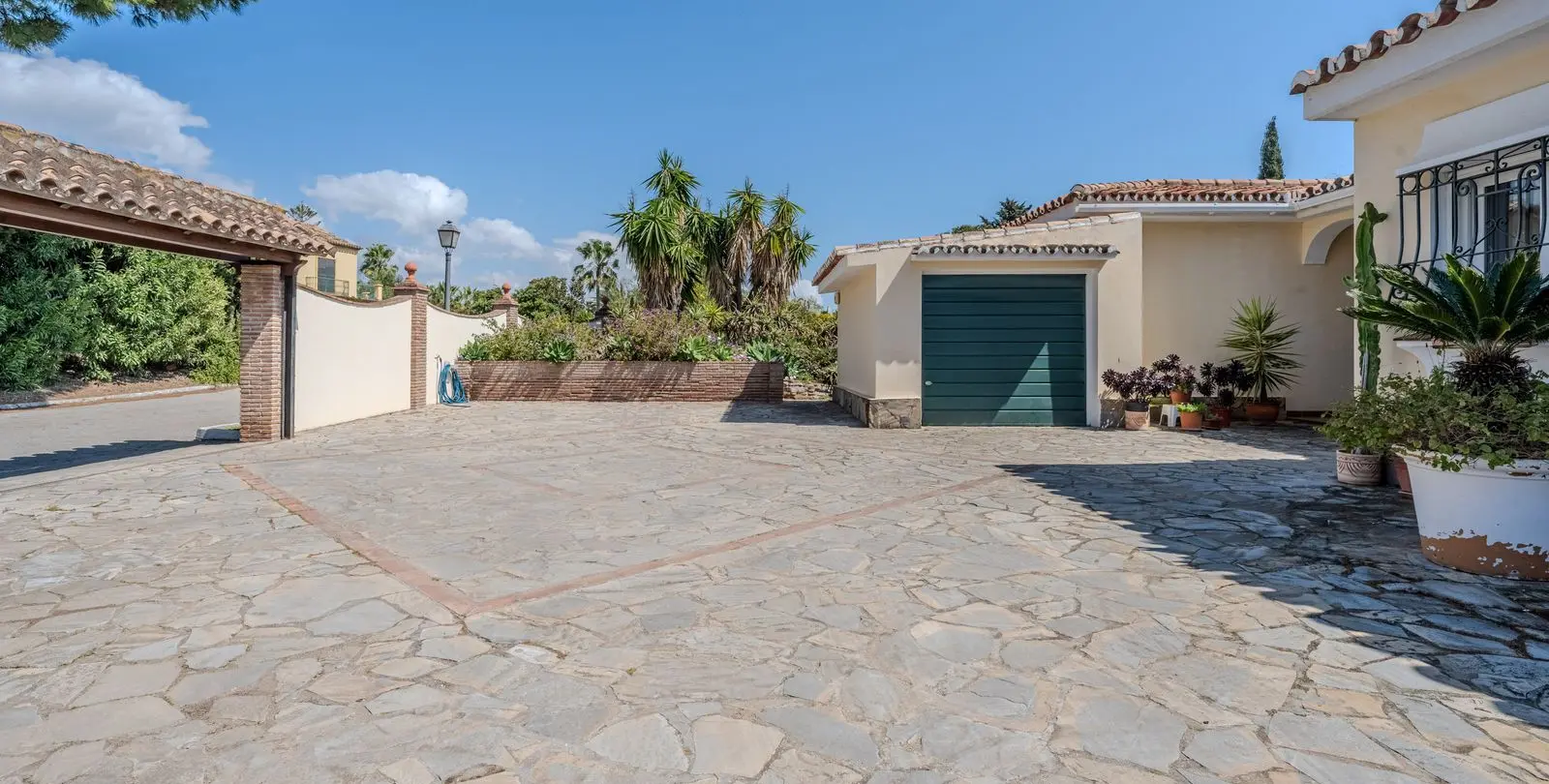 Venta de villa independiente en El Paraiso 57