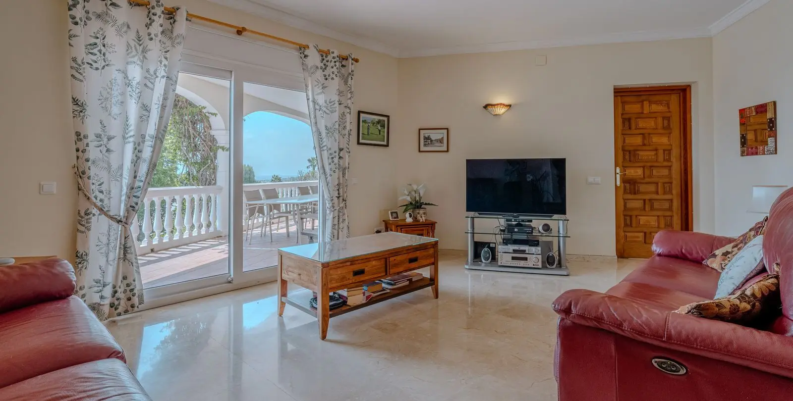 Venta de villa independiente en El Paraiso 33