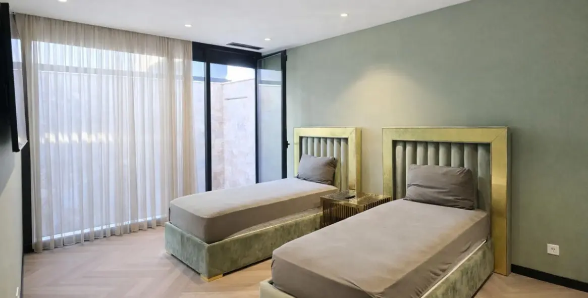 Venta de villa independiente en Atalaya 5