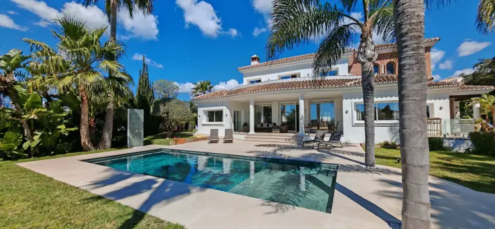 Venta de villa independiente en Elviria 0