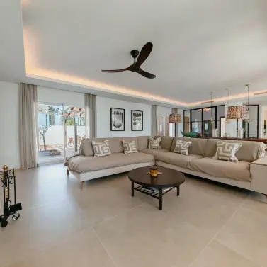 Venta de villa independiente en Elviria