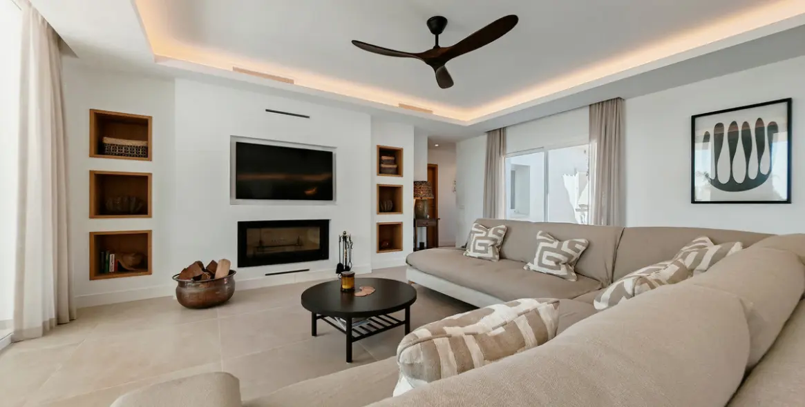 Продажа  отдельно стоящей виллы в Elviria 3