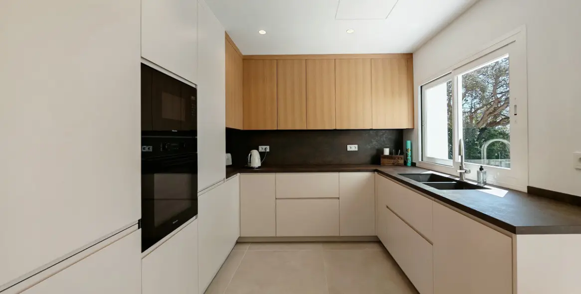 Продажа  отдельно стоящей виллы в Elviria 9