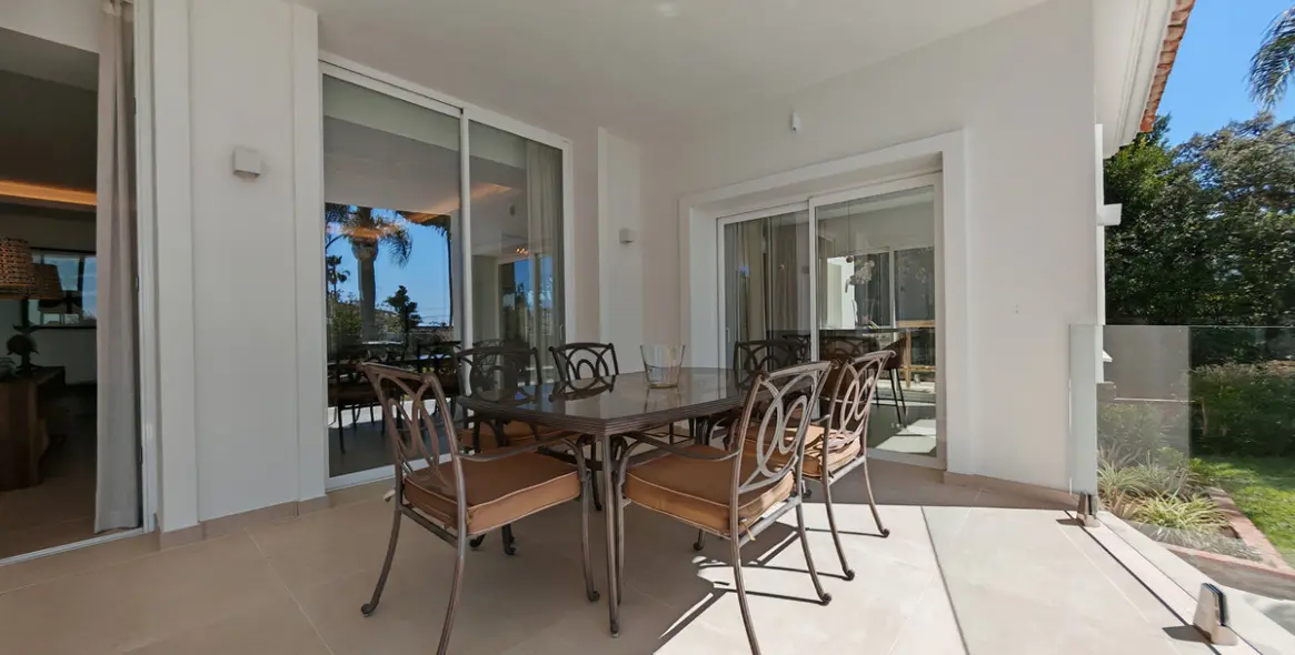 Продажа  отдельно стоящей виллы в Elviria 12