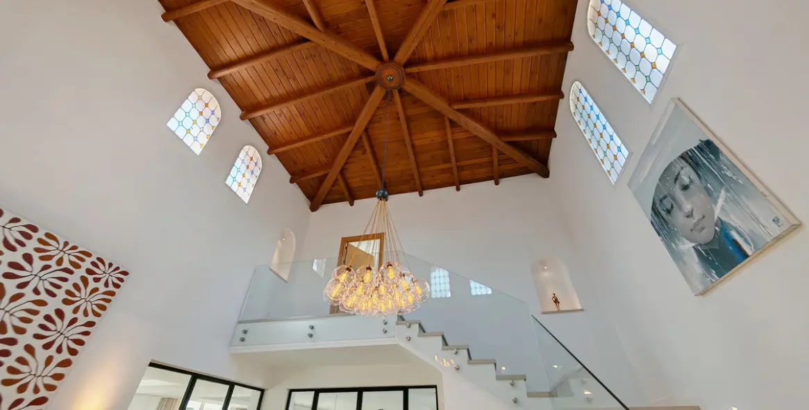 Продажа  отдельно стоящей виллы в Elviria 13