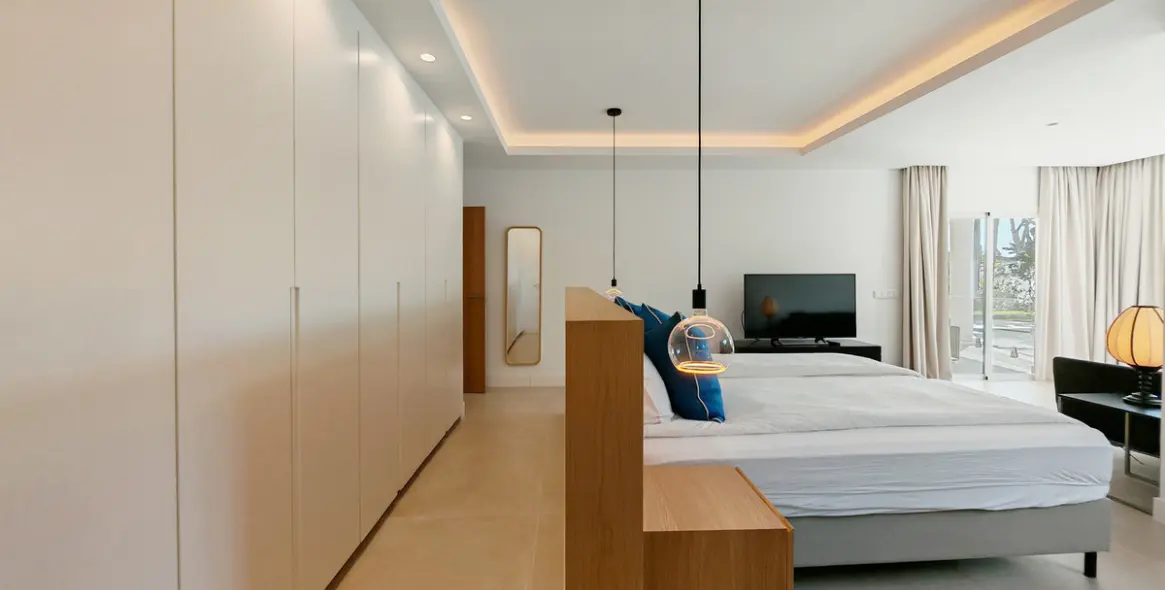 Продажа  отдельно стоящей виллы в Elviria 23