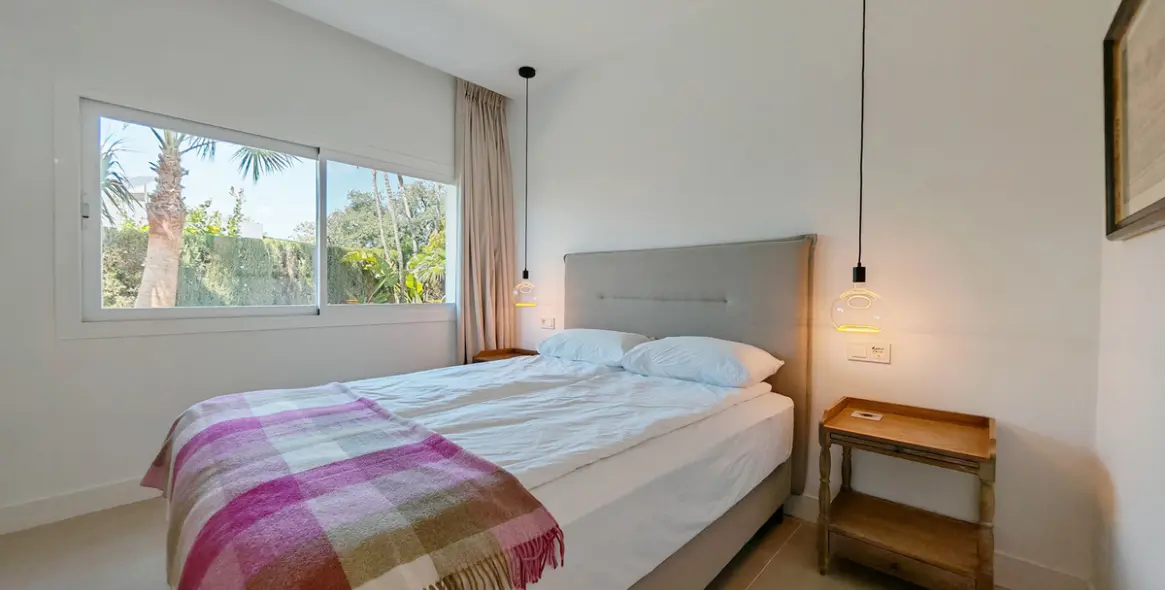 Продажа  отдельно стоящей виллы в Elviria 33