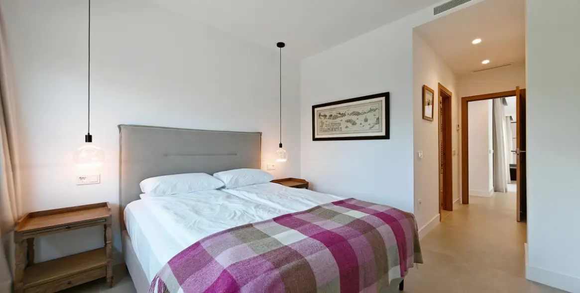 Продажа  отдельно стоящей виллы в Elviria 35