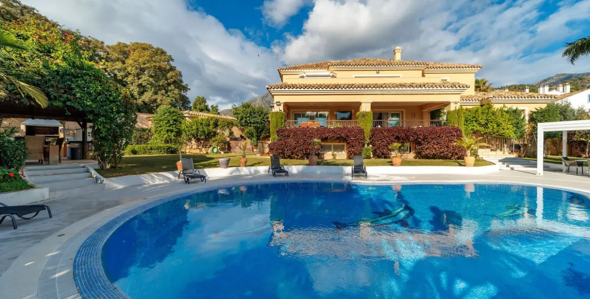 Venta de villa independiente en Marbella 1