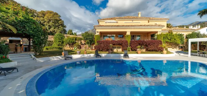 Venta de villa independiente en Marbella 0