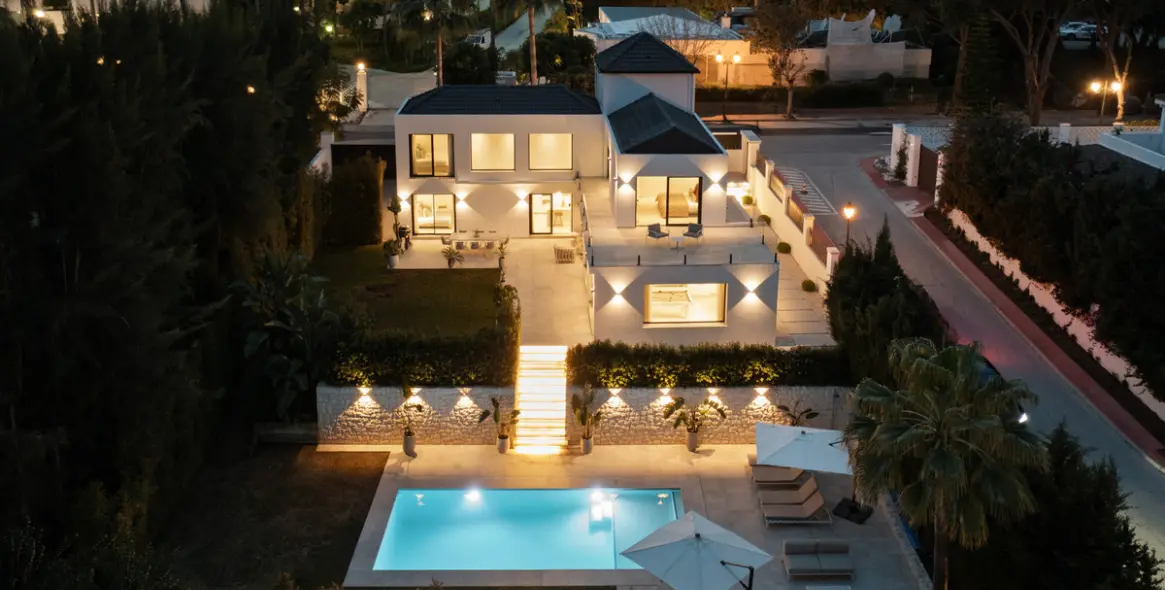 Продажа  отдельно стоящей виллы в Las Brisas 2