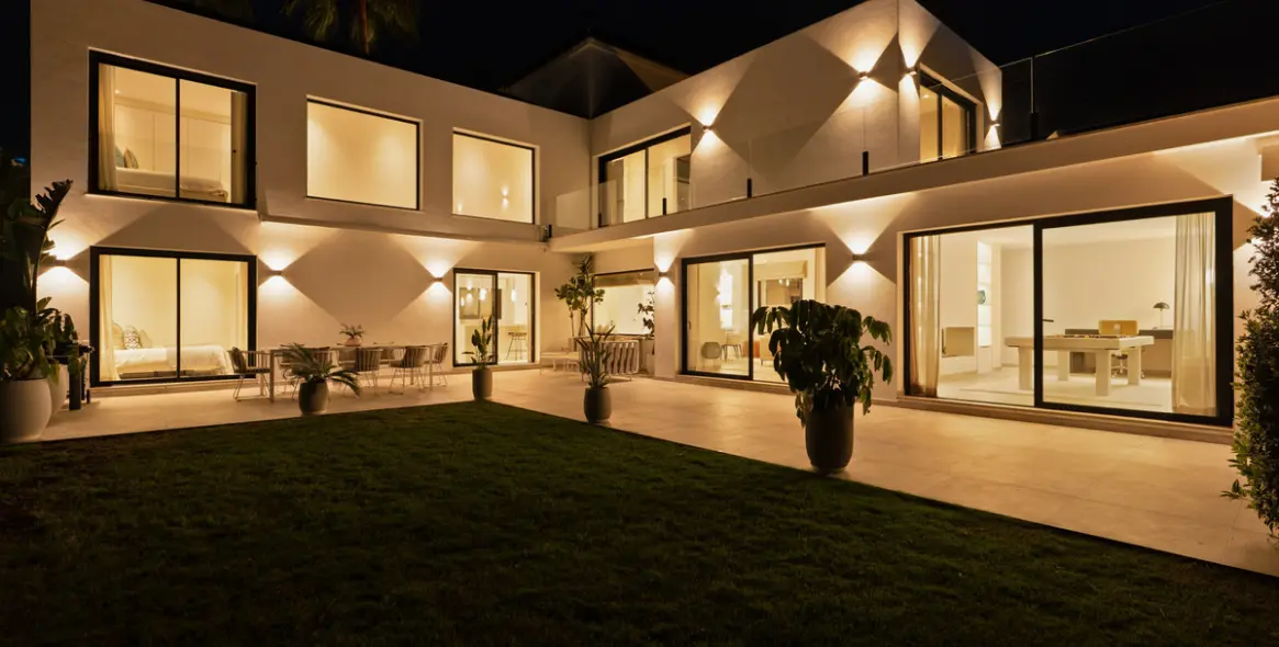 Продажа  отдельно стоящей виллы в Las Brisas 4