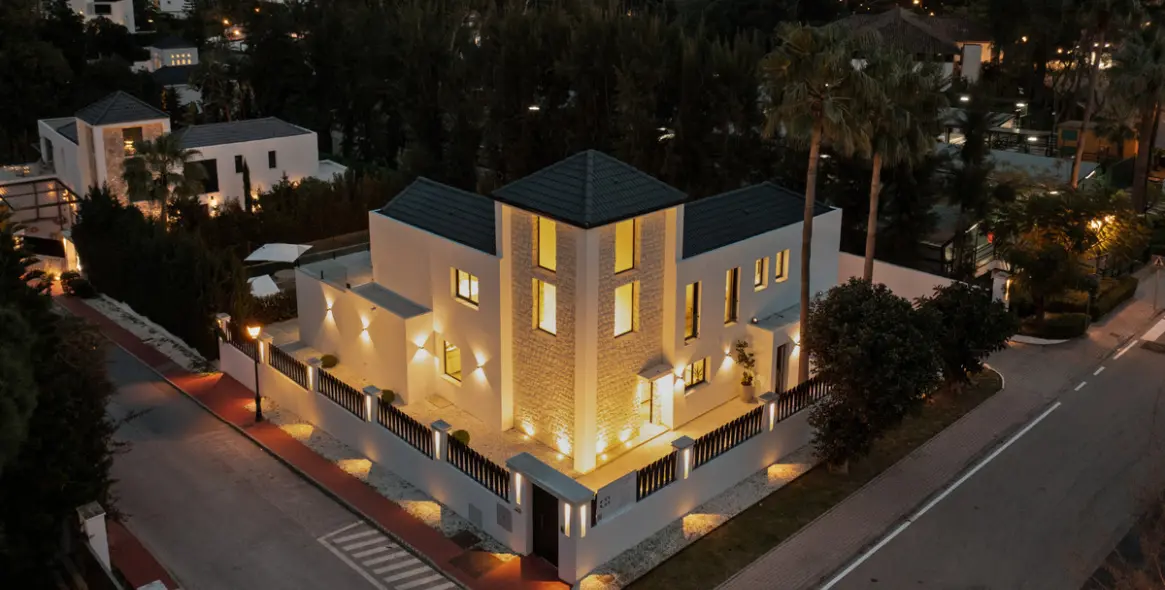 Продажа  отдельно стоящей виллы в Las Brisas 5