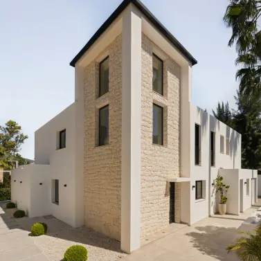 Venta de villa independiente en Las Brisas