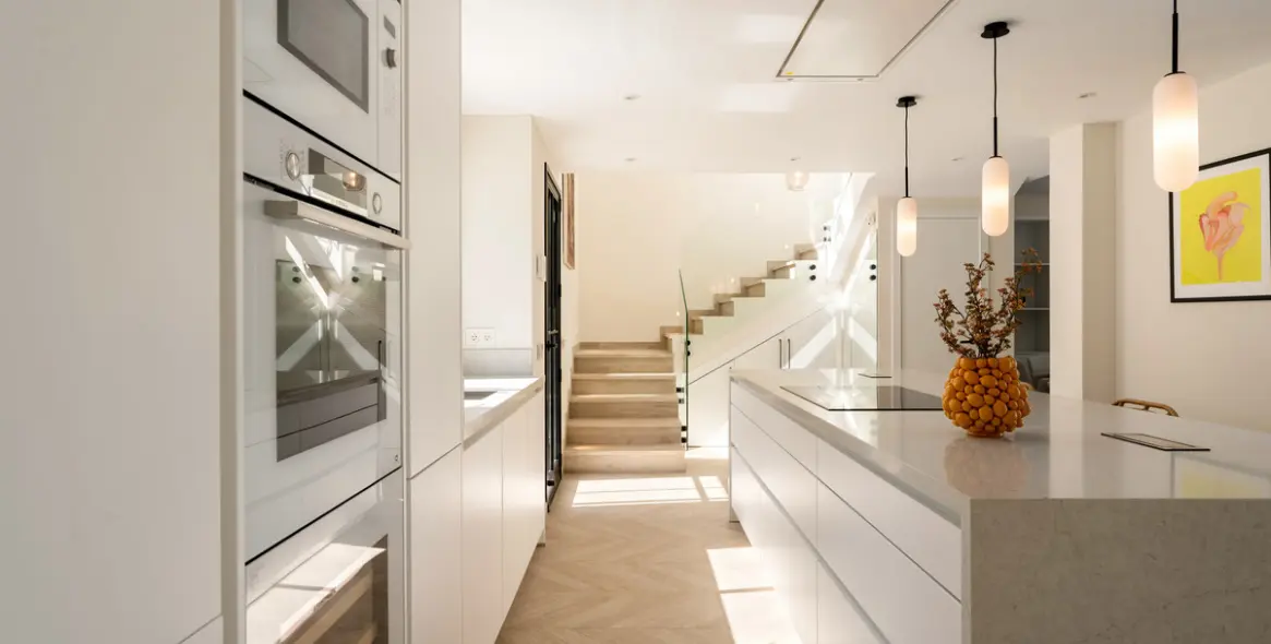 Продажа  отдельно стоящей виллы в Las Brisas 15