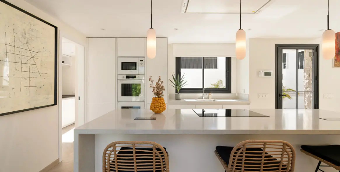 Продажа  отдельно стоящей виллы в Las Brisas 16